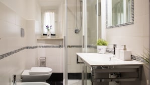 A bathroom with a shower, toilet, bidet, and sink. - Residenza Sistina (Rome)