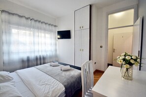 Classic-Doppelzimmer, Gartenblick | Schreibtisch, WLAN