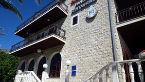 Front of property - Restaurant Pension Dioklecijan (Podstrana)