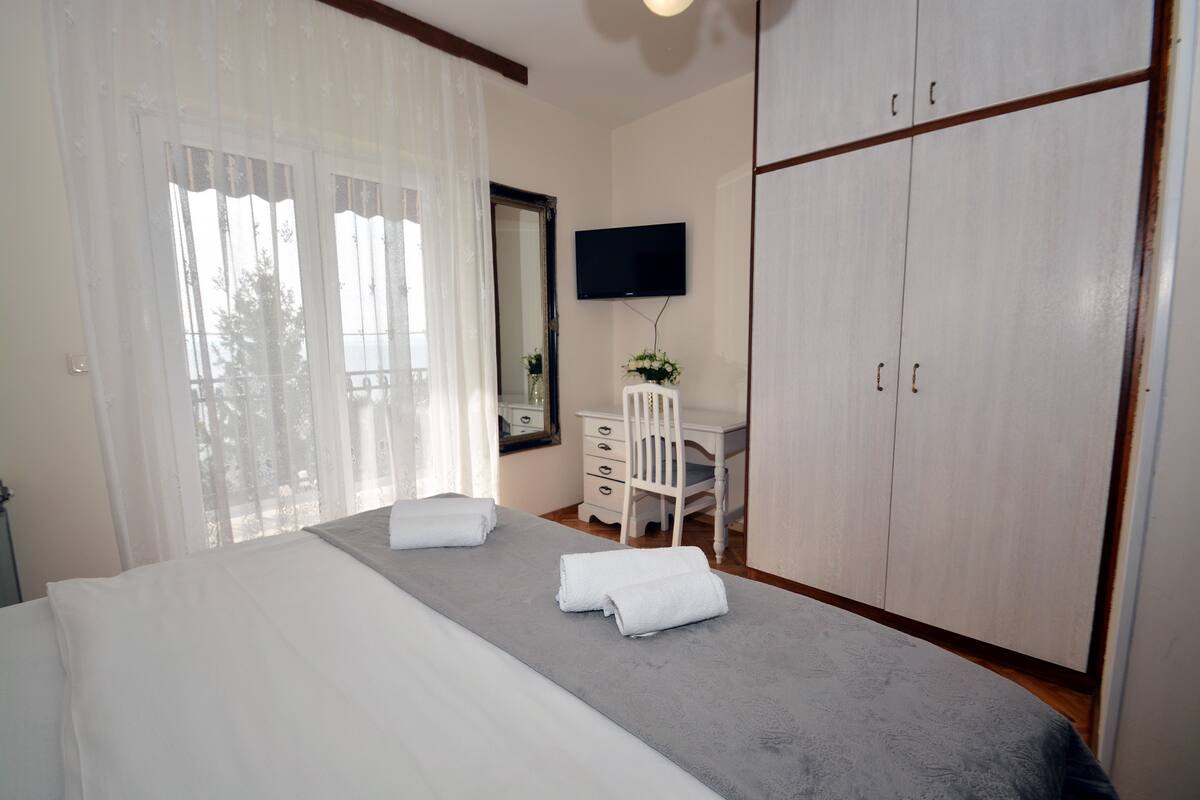 Classic Double Room, Sea View | Desk, WiFi