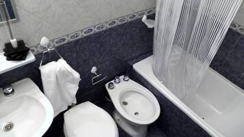 Căn hộ, bếp | Phòng tắm | Vòi sen/bồn tắm kết hợp, vòi sen phun mưa