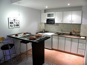 Apartment, Kitchen | Private kitchen | Full-size fridge, oven, cookware/dishes/utensils - Santiago Building (Córdoba)