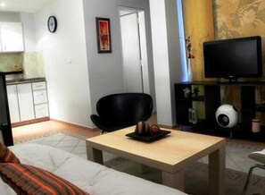 32-inch flat-screen TV with cable channels, LCD TV - Santiago Building (Córdoba)