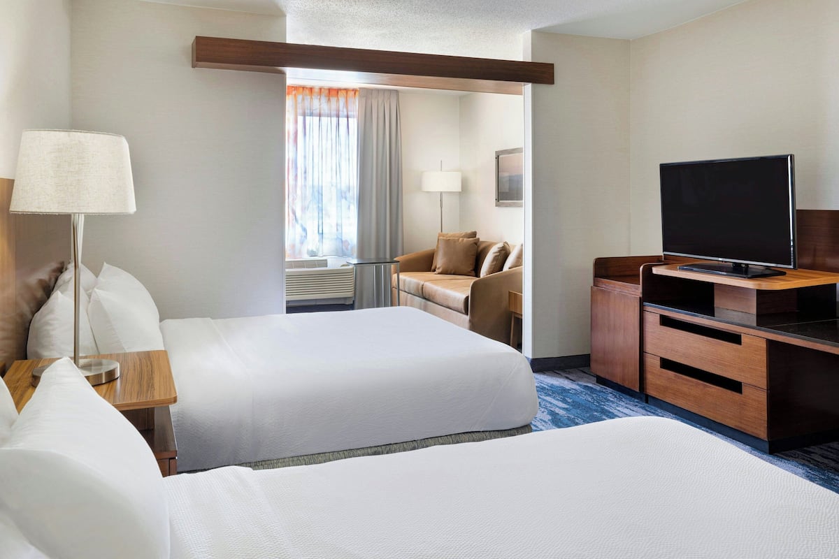 Hypo-allergenic bedding, in-room safe, desk, laptop workspace
