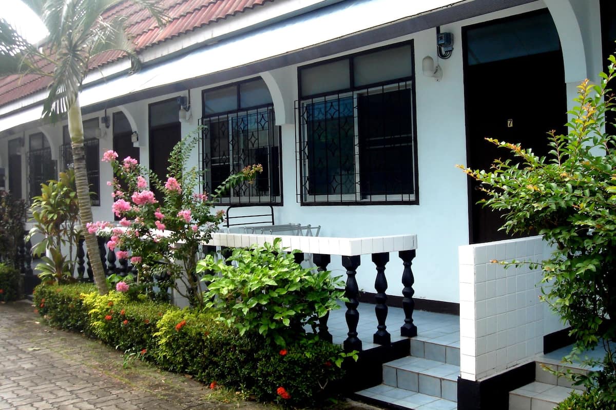 Bungalow | Rollaway beds (surcharge), WiFi (free)