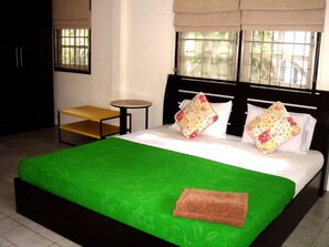 Standard Air-Con | Rollaway beds, free WiFi - Naiyang House (Sa Khu)
