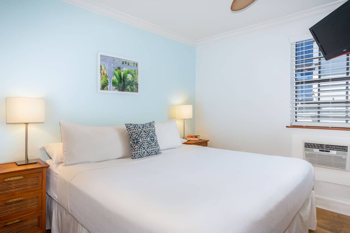 Cabana Loft 1 King 1 sofabed | In-room safe, individually decorated, individually furnished