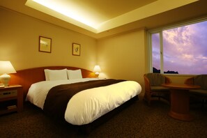 Down comforters, in-room safe, desk, iron/ironing board - Hotel Kyocera (Kirishima)