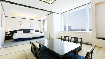 Down duvets, in-room safe, desk, iron/ironing board