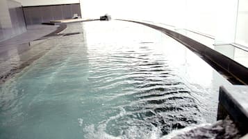 Bañera de hidromasaje interior