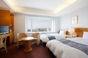 Down comforters, in-room safe, desk, iron/ironing board - Hotel Kyocera (Kirishima)