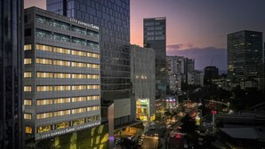 A cityscape with modern high-rise buildings, including a hotel named CITY EXPRESS Suites. - City Express Plus by Marriott Ciudad de México Santa Fe (Mexico City)