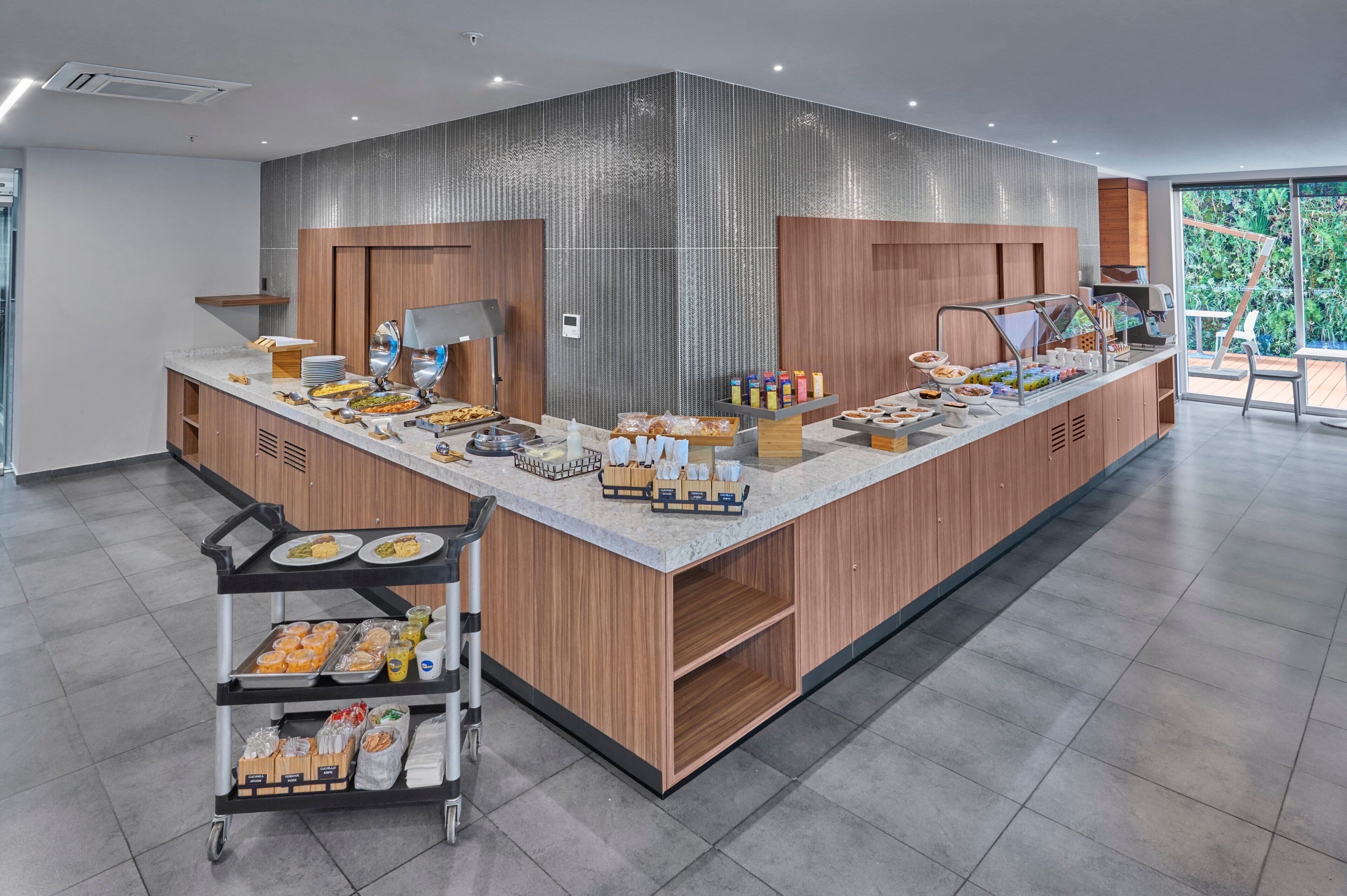 free daily continental breakfast