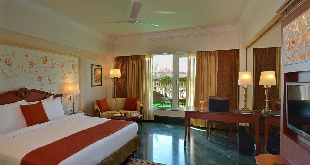 Minibar, in-room safe, individually decorated, individually furnished