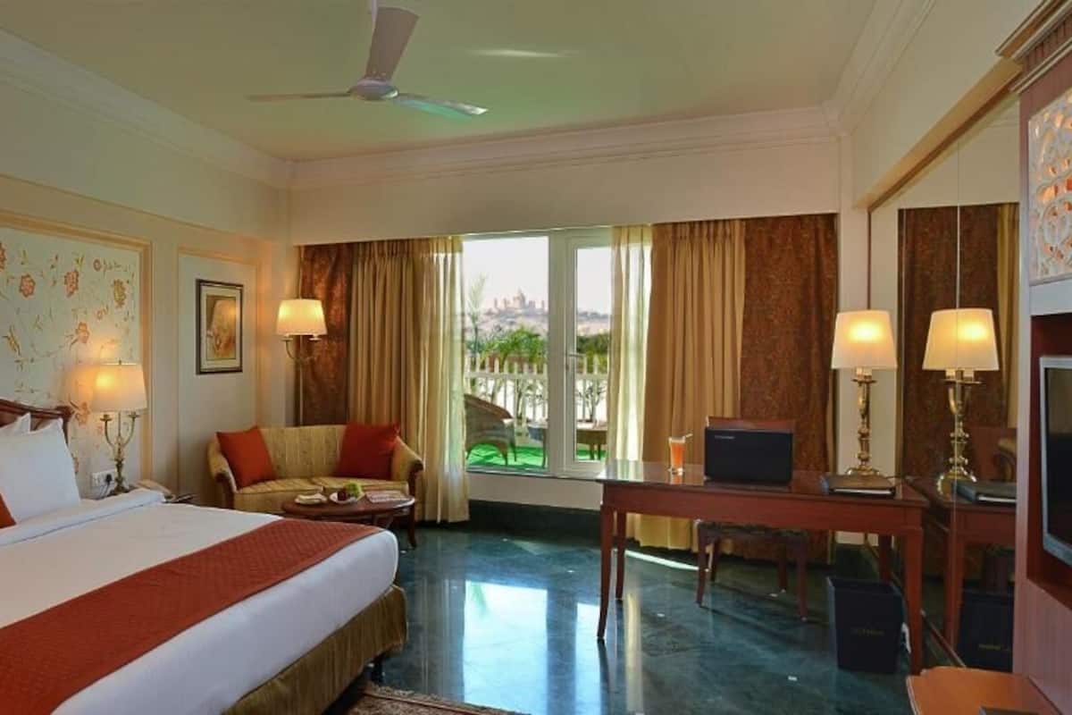 Minibar, in-room safe, individually decorated, individually furnished