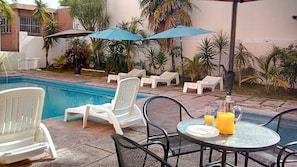 Pool - Hotel Ikaro Suites (Cancun)