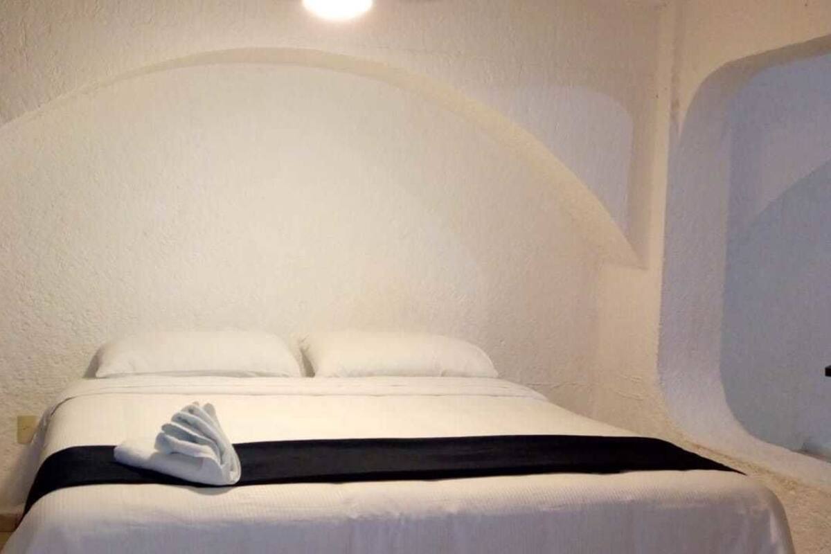 In-room safe, iron/ironing board, WiFi (free), bed sheets