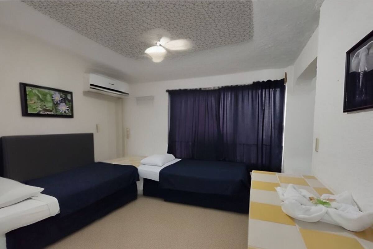 Master Suite | In-room safe, iron/ironing board, WiFi (free), bed sheets