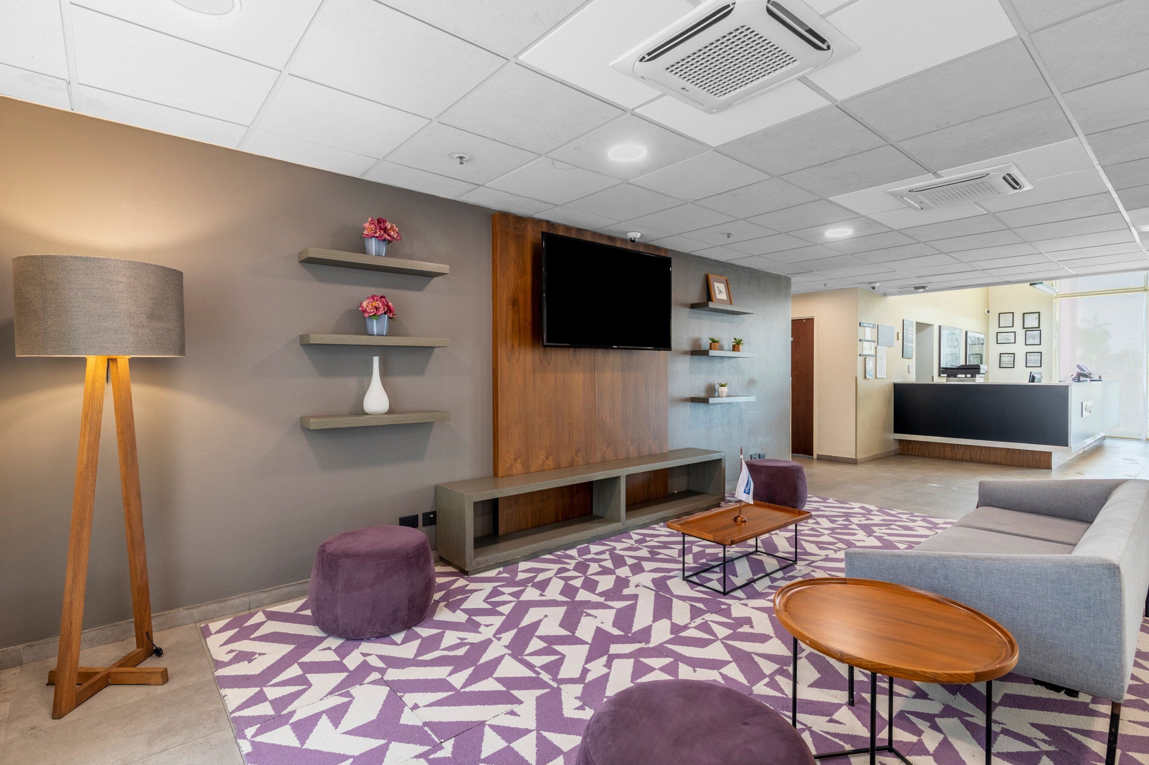 Lobby-lounge
