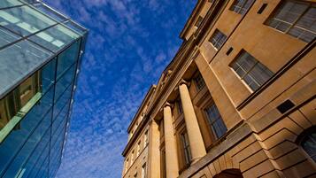 المنشأة من الخارج