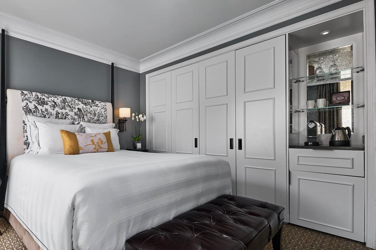 Deluxe-rum - 1 queensize-säng | 1 sovrum, sängtillbehör av högsta kvalitet och minibar