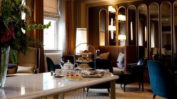 تقديم العشاء