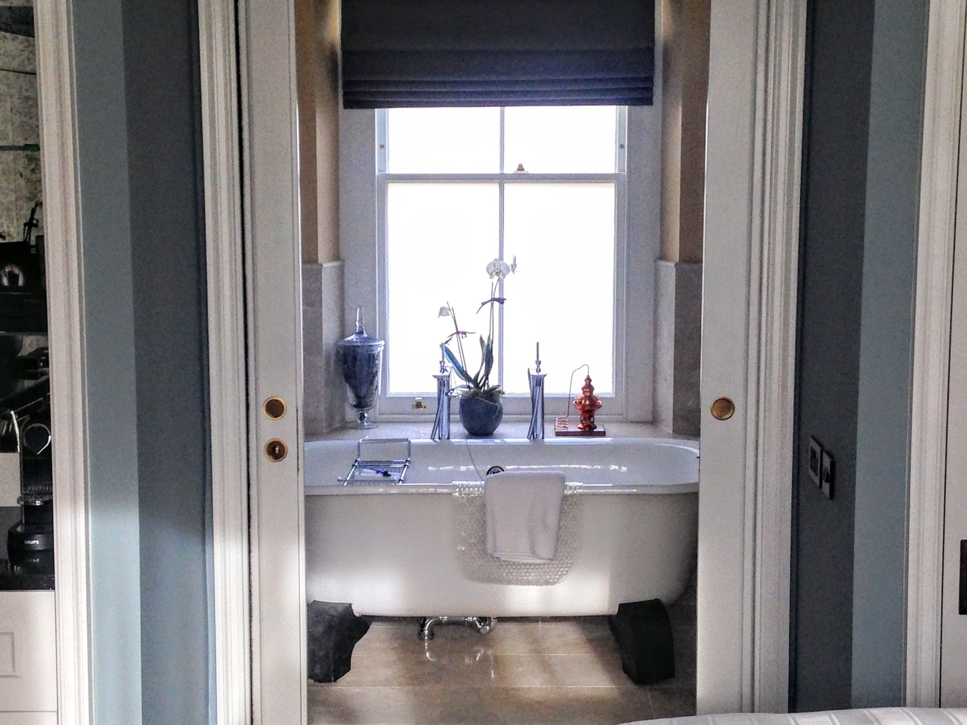 bath spa room  | deep-soaking bathtub