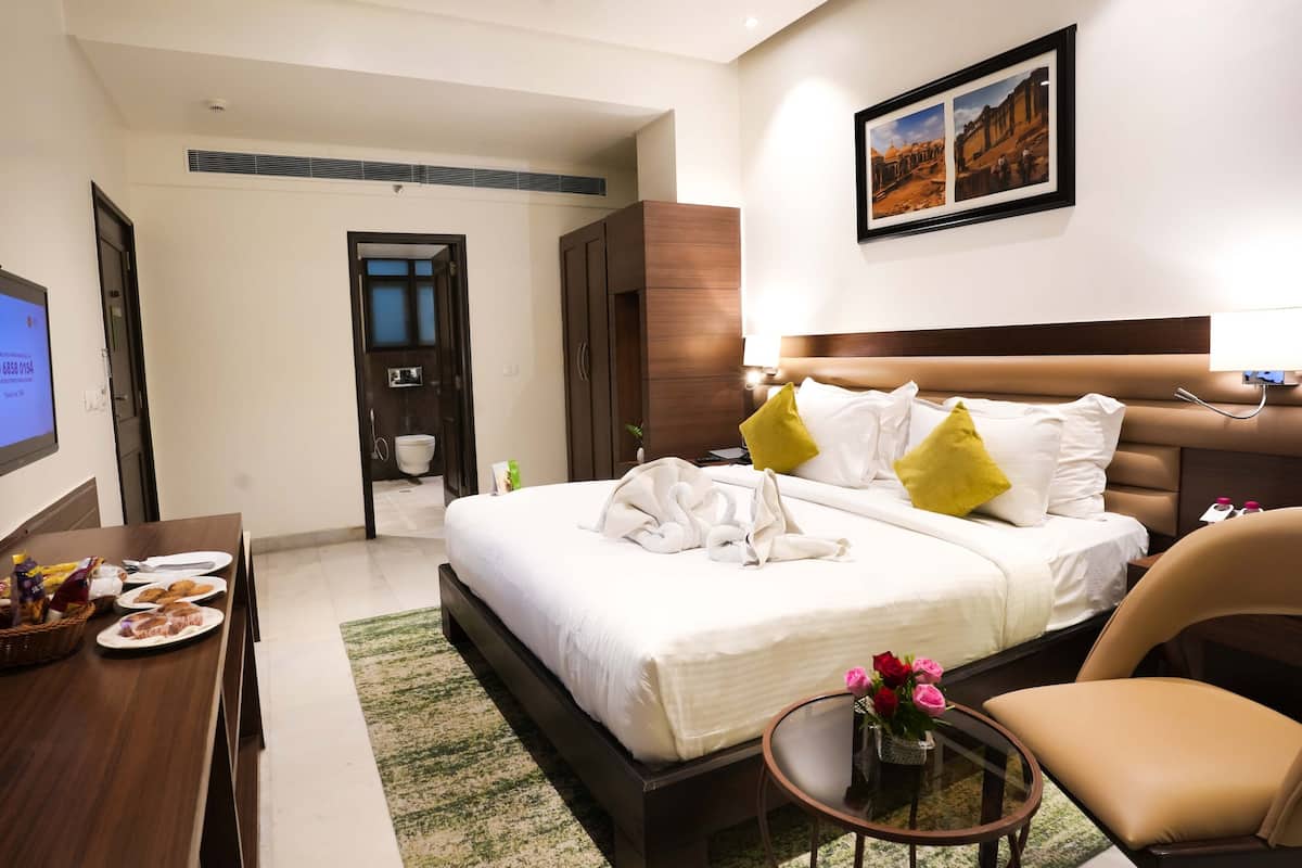 Phòng Tiêu chuẩn | Minibar, két bảo mật tại phòng, bàn
