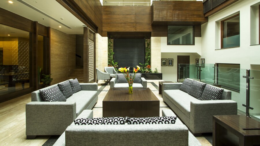 Leisure Inn Grand Chanakya