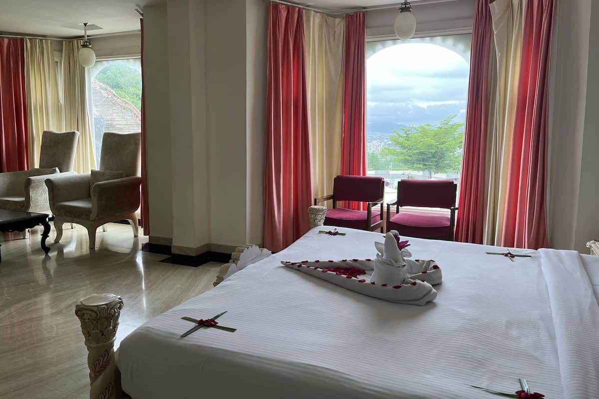 Premium bedding, minibar, in-room safe, individually furnished