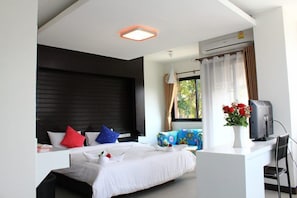 Rom – deluxe | Minibar (inkludert), skrivebord og wi-fi (inkludert)