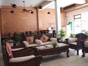 Lobby - RoongRuang Hotel (Chiang Mai)