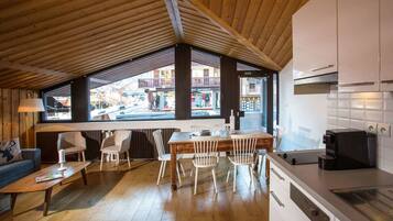 Apartment, 3 Bedrooms (8 personnes maximum) | Living area | TV