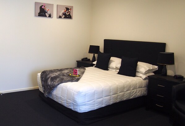 Quarto casal | Ferros/tábuas de passar roupa, berços (sobretaxa), Wi-Fi de cortesia