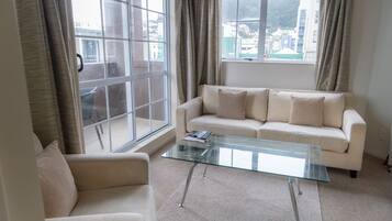 Apartment, 3 Bedrooms | Hypo-allergenic bedding, blackout drapes, iron/ironing board