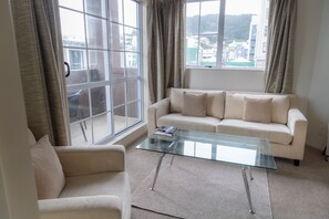 Ropa de cama hipoalergénica y cortinas blackout 