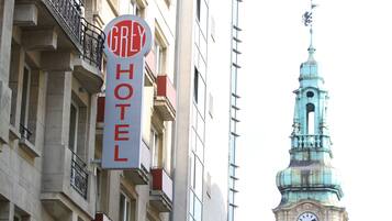 Vista frontal de la propiedad