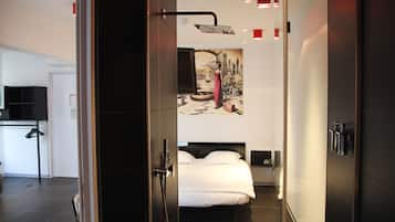 Executive Triple Room | Minibar, in-room safe, desk, soundproofing