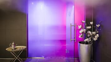 Sauna, hot tub, steam room, 1 treatment room, massages