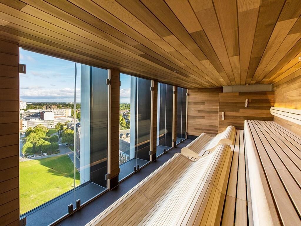 Sauna, poreallas, höyrysauna, 1 hoitohuone, hierontapalveluita