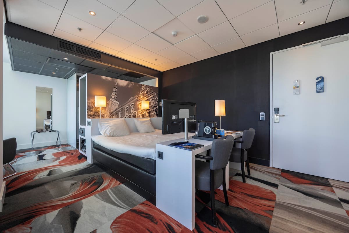 In-room safe, desk, rollaway beds, free WiFi