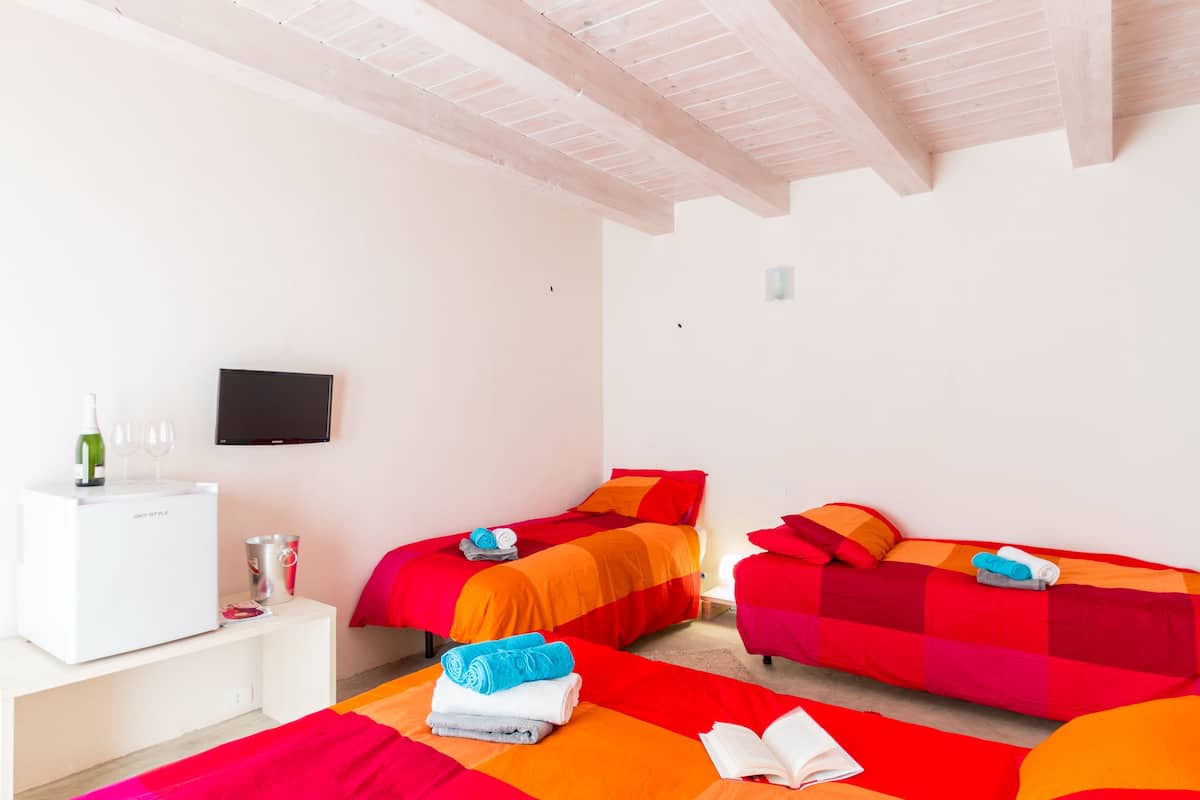 Habitación cuádruple | Sábanas de algodón egipcio, ropa de cama de alta calidad y edredón