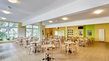 Desayuno buffet todos los días (EUR 11.90 por persona)