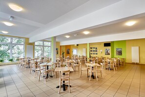 Petit déjeuner buffet servi tous les jours en supplément