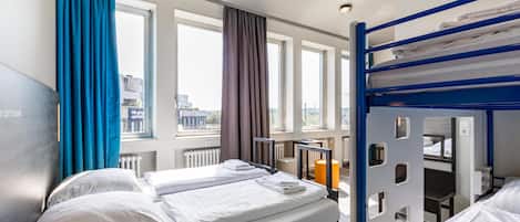 Quadruple Room | In-room safe, desk, free WiFi, bed sheets