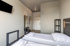 In-room safe, desk, free WiFi, bed sheets - a&o Aachen Hauptbahnhof - Hostel (Aachen)