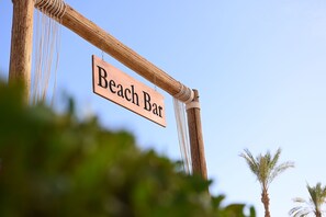 Plage privée, parasols, serviettes de plage, beach-volley