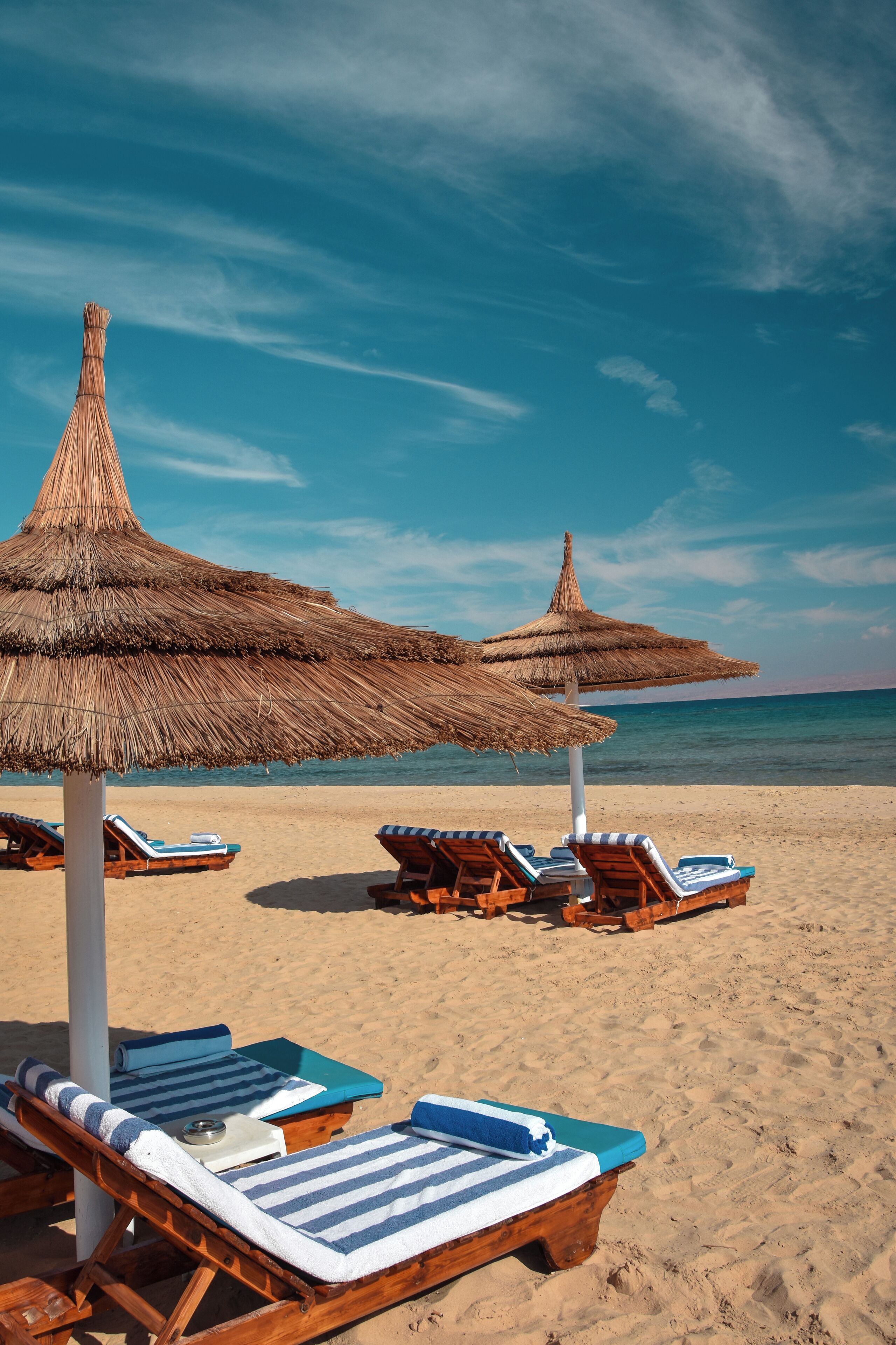 Playa privada, sombrillas, toallas de playa y vóley playa