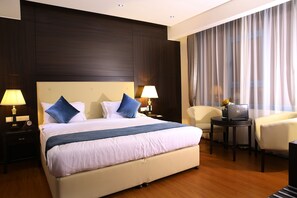 Down comforters, minibar, in-room safe, individually decorated - The Olive Hotel (Manama)