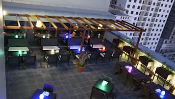 2 bar/lounge